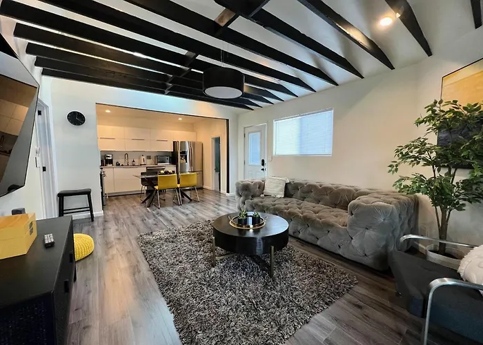 Memorable Renovated 1Br Unit By The Pool