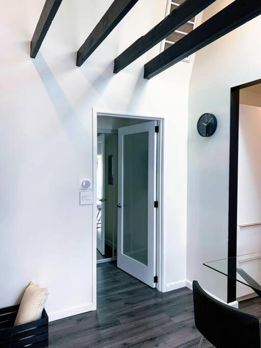 Memorable Renovated 1br Unit By The Pool * Los Angeles